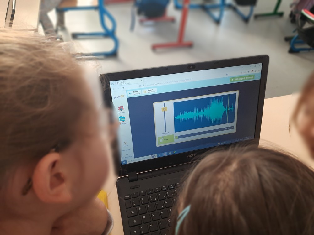 Numerique37's tweet photo. Les CE1-CE2 de l'école de St-Paterne-Racan créent leur chaîne de radio "St Pat'radio" sur l'#ENT #PrimOT.
✅S'initier à l'EMI
✅Développer les compétences orales et écrites
✅Acquérir des compétences numériques
✅Communiquer et collaborer
@IENASH37 @Drane_ot @dsden37 https://t.co/4w7C6VFx1H