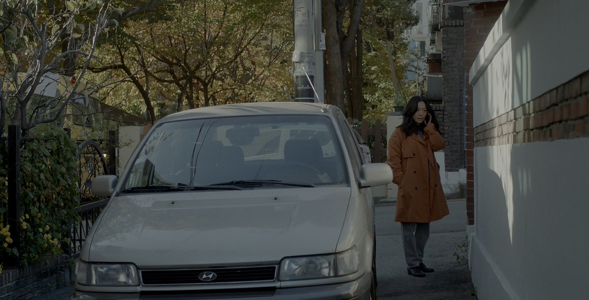 FOR_COMMA's tweet photo. <겨울나기>
한예종 출신 감독 장준영의 졸업 영화이자 첫 장편. 엄마라는 존재의 다양한 측면을 보여주는 양말복의 연기가 (가끔은 소름 끼칠 정도로) 뛰어나다. 가족에 대해 시니컬한 태도를 취할 수밖에 없는 딸의 시점으로 가족의 과거사가 펼쳐진다. https://t.co/4HsqqLQ8Kf