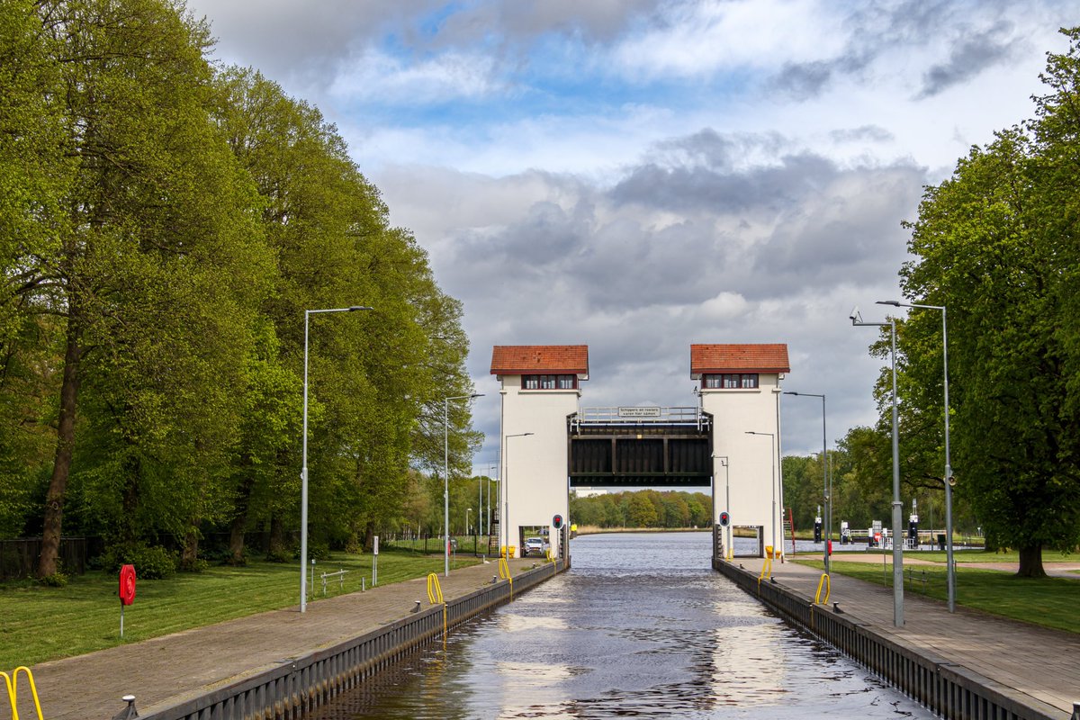 AnnySpoolder's tweet photo. Goedemorgen, de zon is er weer geniet van de dag!
*foto van woensdag* #sluis #twentekanaal #Delden #Wiene. https://t.co/Ad9nj7duSF