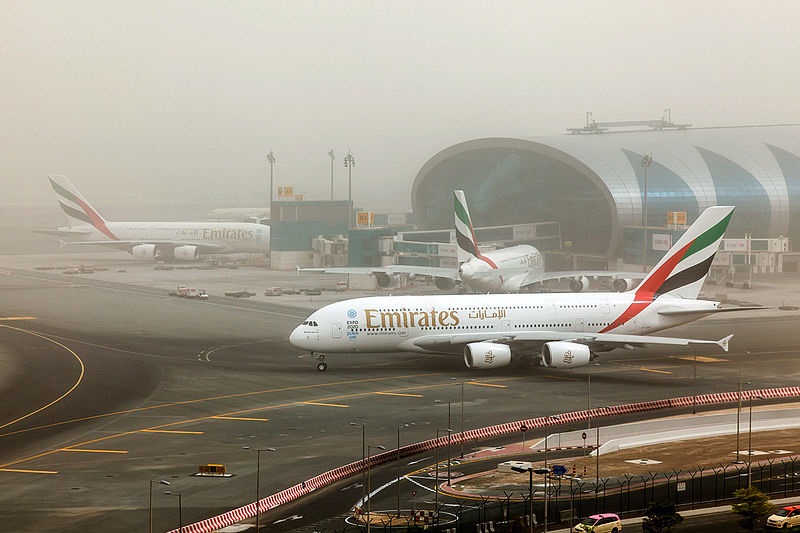 Ørkenstorm påvirker flytrafikken i Dubai. Flyselskapet @emirates stanser midlertidig innsjekkingen fra Dubai på grunn av dårlig vær. Stansen gjelder foreløpig fram til midnatt 18. april. 📷 wikimedia osloairports.com/2024/04/rkenst…