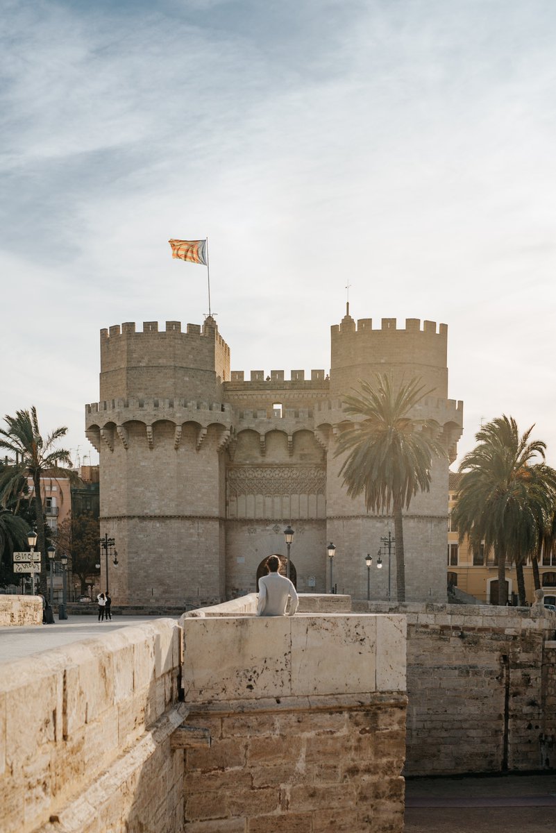 ¡Hoy es el Día Internacional de los Monumentos y Sitios!🏛️ Celébralo en València con la jornada de puertas abiertas de la Lonja de la Seda, las Torres de Serranos y las Torres de Quart. 📲También puedes reservar una visita guiada a la torre de la Lonja: 695500290.