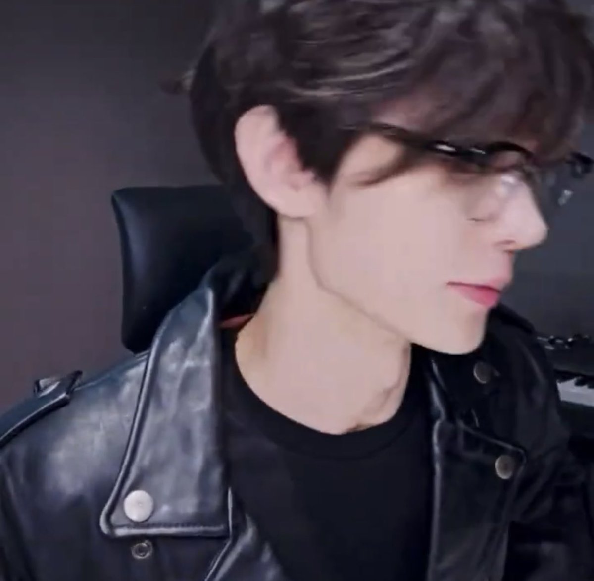 hoonikiz's tweet image. sunghoon’s side profile 🫠