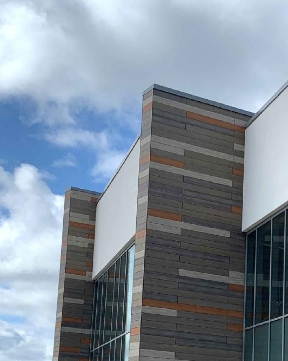 ‘𝗧𝗵𝗲 𝗥𝗲𝗲𝗳’

A modern marvel inspired by the world’s longest chalk reef off Norfolk’s coast. Designed by SBA, this Leisure Centre embraces the natural beauty of the North Norfolk coastline 🌊: trespa.com/inspiration/th…