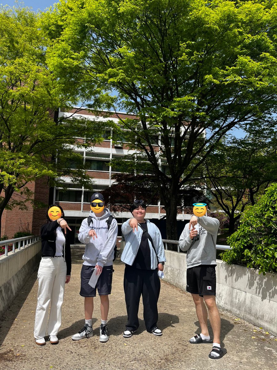 jooankim7's tweet photo. What a day! What a class! 
Had my first campus tour with Aussie Family! 
So.. Arm - Wrestling is also a sport isn't it..?? 🫢😅
#IPBC2024 #IPBC456 #HUFS #Treasurehunt https://t.co/CnxeC9RmCq