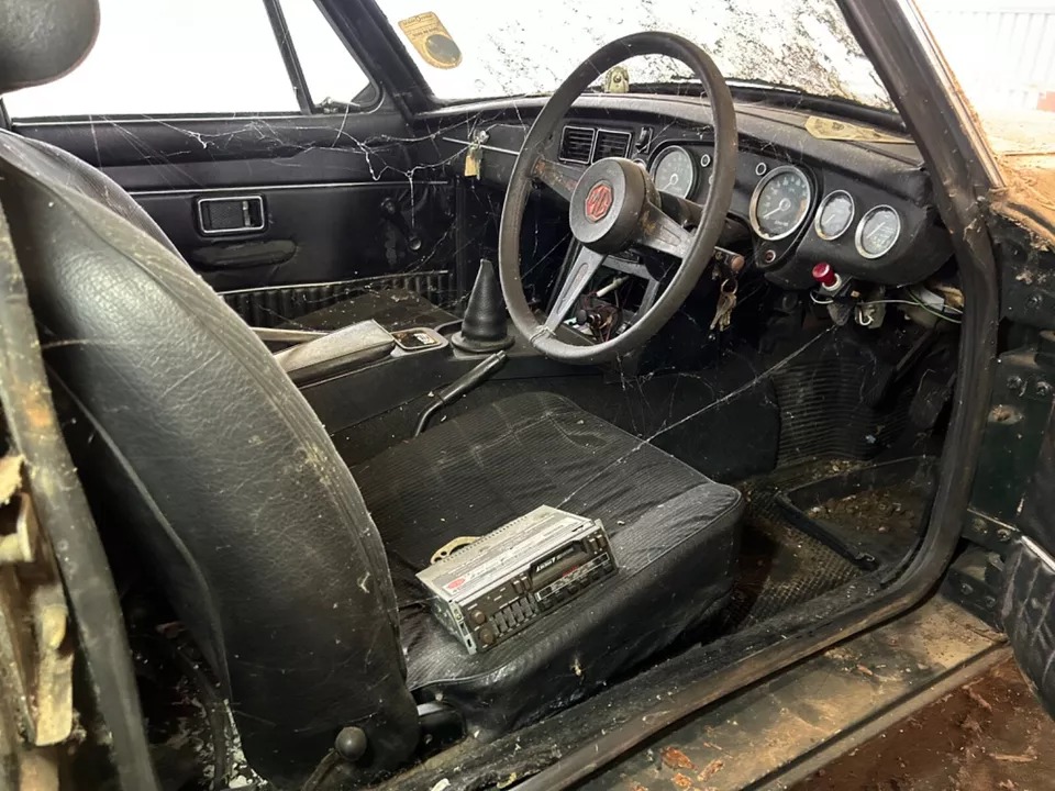 BarnFindsUK's tweet photo. Ad:  1975 MGB GT restoration project with unfinished Rover V8 conversion
On eBay here -->> https://t.co/NnPfqcs1so

 #ClassicCarRestoration #MGBGT #RoverV8 #CarProject #CarRestoration #ClassicCar #CarProjectForSale https://t.co/JM9VUNj2Ux