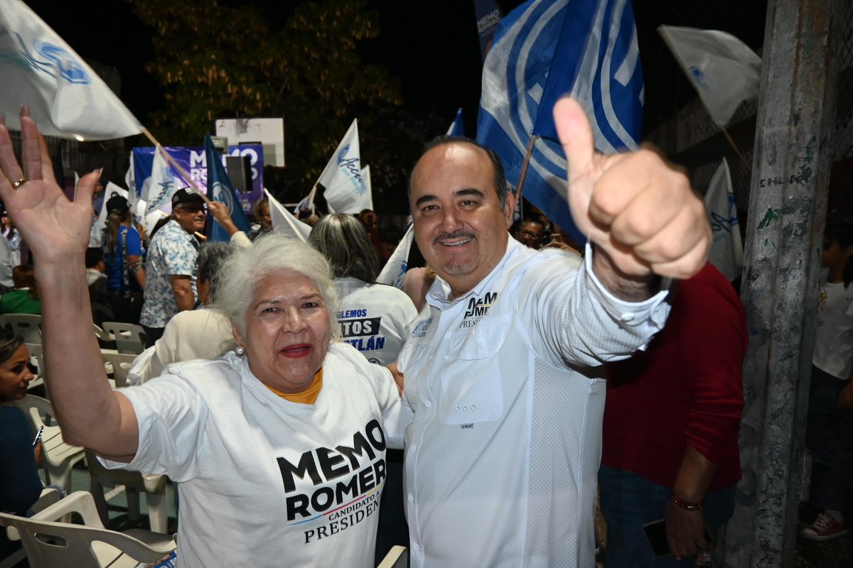 MemoRomeromzt's tweet photo. Bailamos, convivimos y hasta planeamos cómo vamos a arreglar Mazatlán. 

Nuestro gobierno recuperará 100 espacios deportivos y el primero que arreglaremos es el de la colonia Lázaro Cárdenas.  

¡Gracias por su apoyo!

#ArreglemosJuntosMazatlán
#MemoRomero #CampañaMazatlán https://t.co/4mySZnLE1I