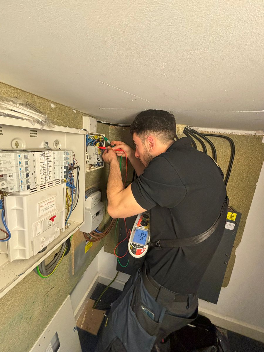 Future_Grp's tweet image. Ensuring safety, one test at a time. 🔍⚡💪🏼 #EICR #Residentialblocks