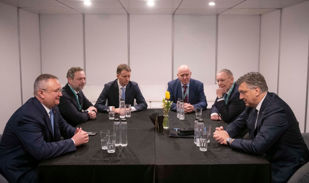 Congratulations to Croatian PM <a href="/AndrejPlenkovic/">Andrej Plenković</a> on his party's victory in the parliamentary elections. It is important that our countries keep their pro-European path of development. I am confident that we will continue to have close cooperation. 🇷🇴🇭🇷