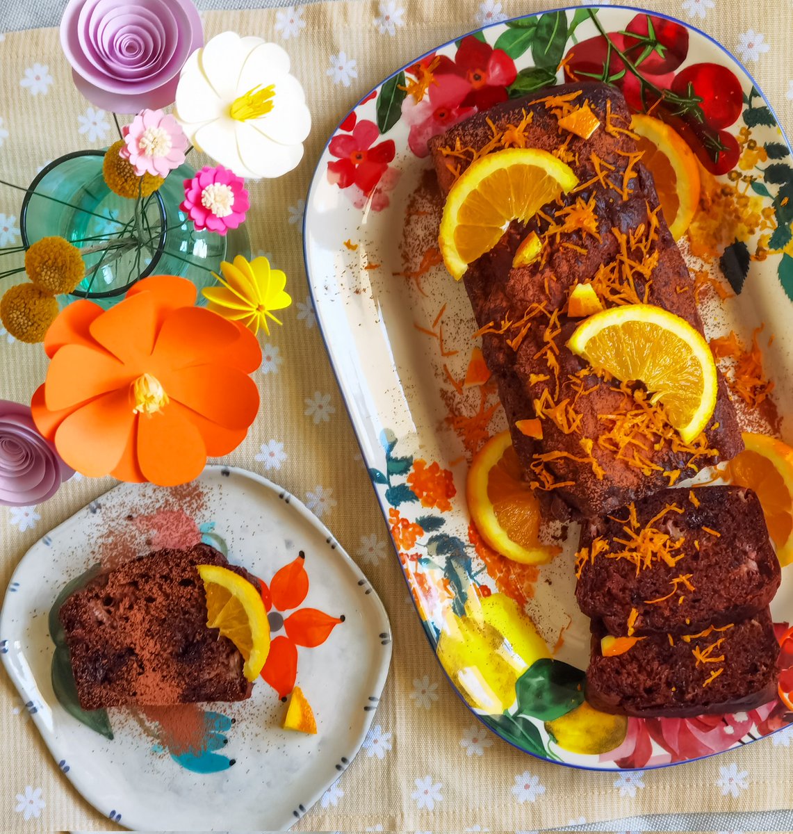 Chocolate orange banana bread to start the morning the best way 🍌🍊🍫Who doesn't like the combination of all these ingredients? #breakfast #bananabread #chocolate #chocolovers @DrDivya777