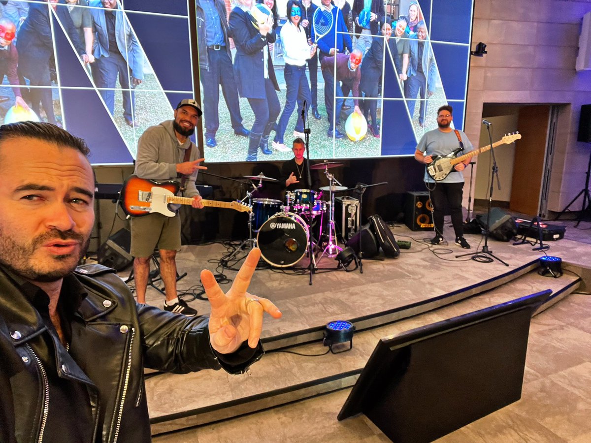 DanielBaronSA's tweet image. This week has been a massive highlight: I was recently approached to compose, produce &amp;amp; perform the official company song for the IT giant Dimension Data, to celebrate going global with their re-brand to NTT DATA. This is me and my band at the big unveiling🎙️
@NTTDATAMEA