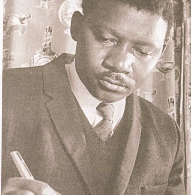realmaiVeBoiz's tweet photo. Today Zimbabwe was born out of the shackles of colonialism. I salute all those who selflessly gave their lives for the freedom that we enjoy today. I especially want to mention the ones who did not get to walk in a Free Zimbabwe. Rest easy the true revolutionaries #Zimbabwe44 https://t.co/YBuGVaUttj