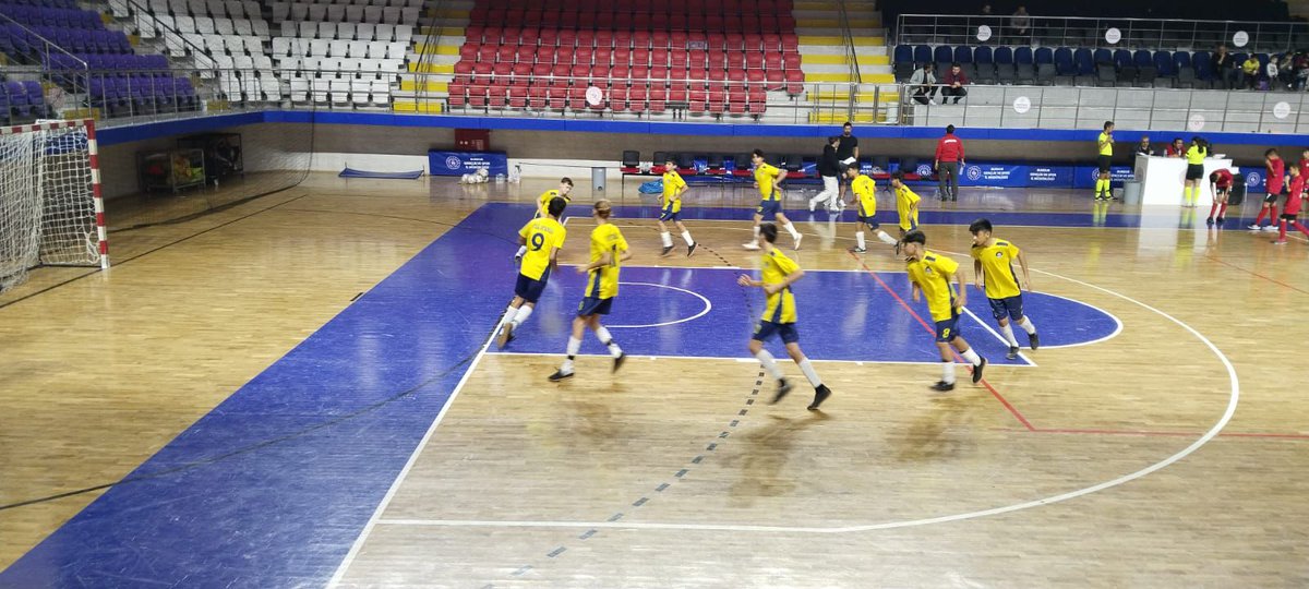 MenemenMEM's tweet photo. İlçemiz 9 Eylül Ortaokulu Yıldız Erkekler Futsal Takımı, Burdur'da yapılan ülke finallerinde ilçemizi başarıyla temsil etmektedir.Emeği geçenlere teşekkür ediyor, başarılar diliyoruz.
@izmir_ilmem 
@yahsiomer 
@MenemenMEM 
@muharembayindir https://t.co/PEhj1VDBaz