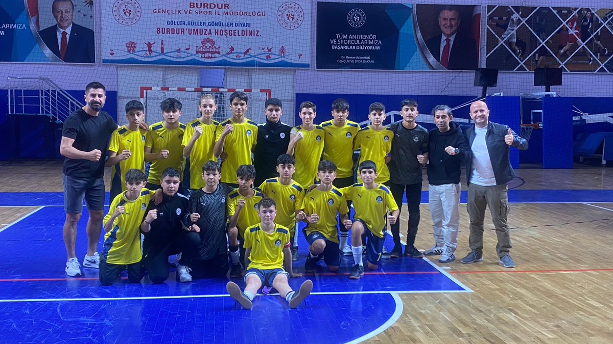 MenemenMEM's tweet photo. İlçemiz 9 Eylül Ortaokulu Yıldız Erkekler Futsal Takımı, Burdur'da yapılan ülke finallerinde ilçemizi başarıyla temsil etmektedir.Emeği geçenlere teşekkür ediyor, başarılar diliyoruz.
@izmir_ilmem 
@yahsiomer 
@MenemenMEM 
@muharembayindir https://t.co/PEhj1VDBaz
