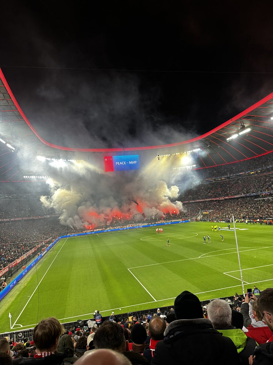 janiiix7's tweet photo. Es war magisch gestern. 
Halbfinale wir kommen 🙏🏼 
@FCBayern #FCBARS https://t.co/ifWb6EFg6j