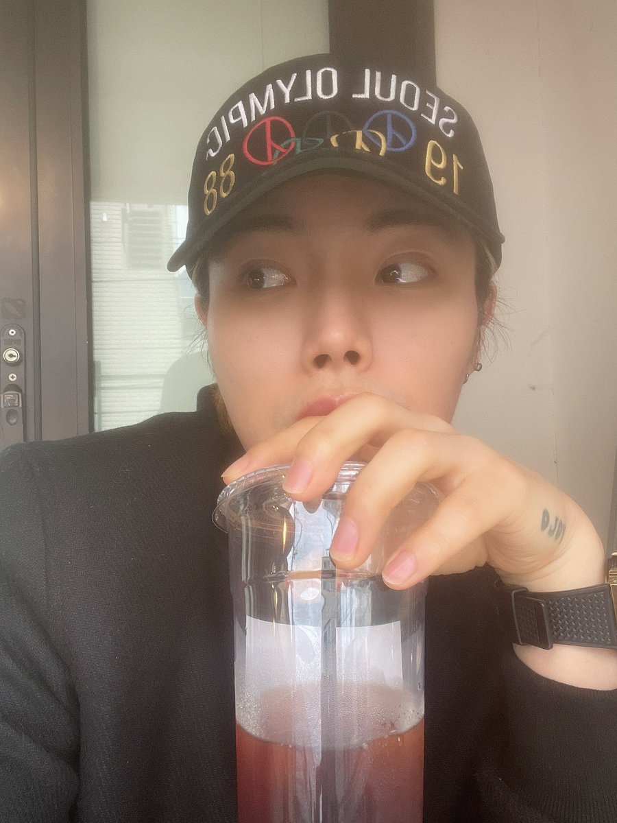 H_J_H1005's tweet photo. [#라이 ]
5월에 만나요🔥

공연 준비중인데 홍보부탁해요🙏

오늘은 커피 한잔☕️

#라이즈 https://t.co/FeqR887CuM