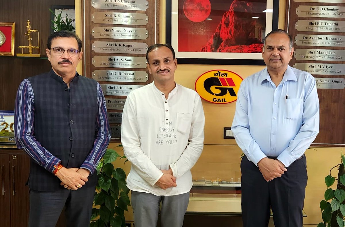 DrChetanSolanki's tweet photo. Met Shri Sanjeev Gupta ji, CMD GAIL India Ltd and director Shri BD Rajiv Singhal ji in Delhi.
@gailindia https://t.co/nI22dUqVzy