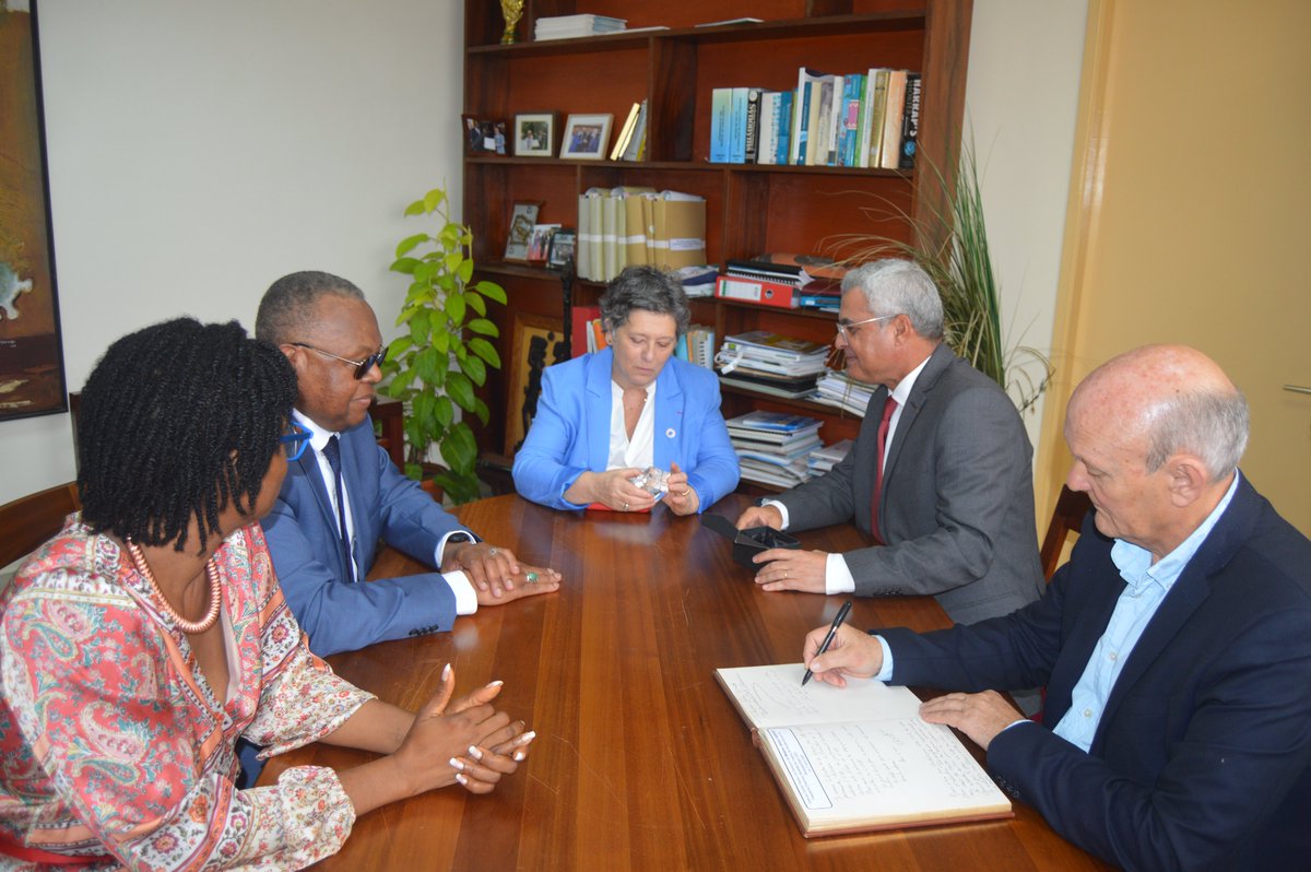 Le @CentrePasteur a reçu ce 17 avril 2024 la visite de Mme Valérie VERDIER, Présidente Directrice Générale de l’@IRD, en visite au Cameroun. Une occasion d’échanger sur les collaborations actuelles dans la recherche et la santé publique, et d'explorer les partenariats à venir.