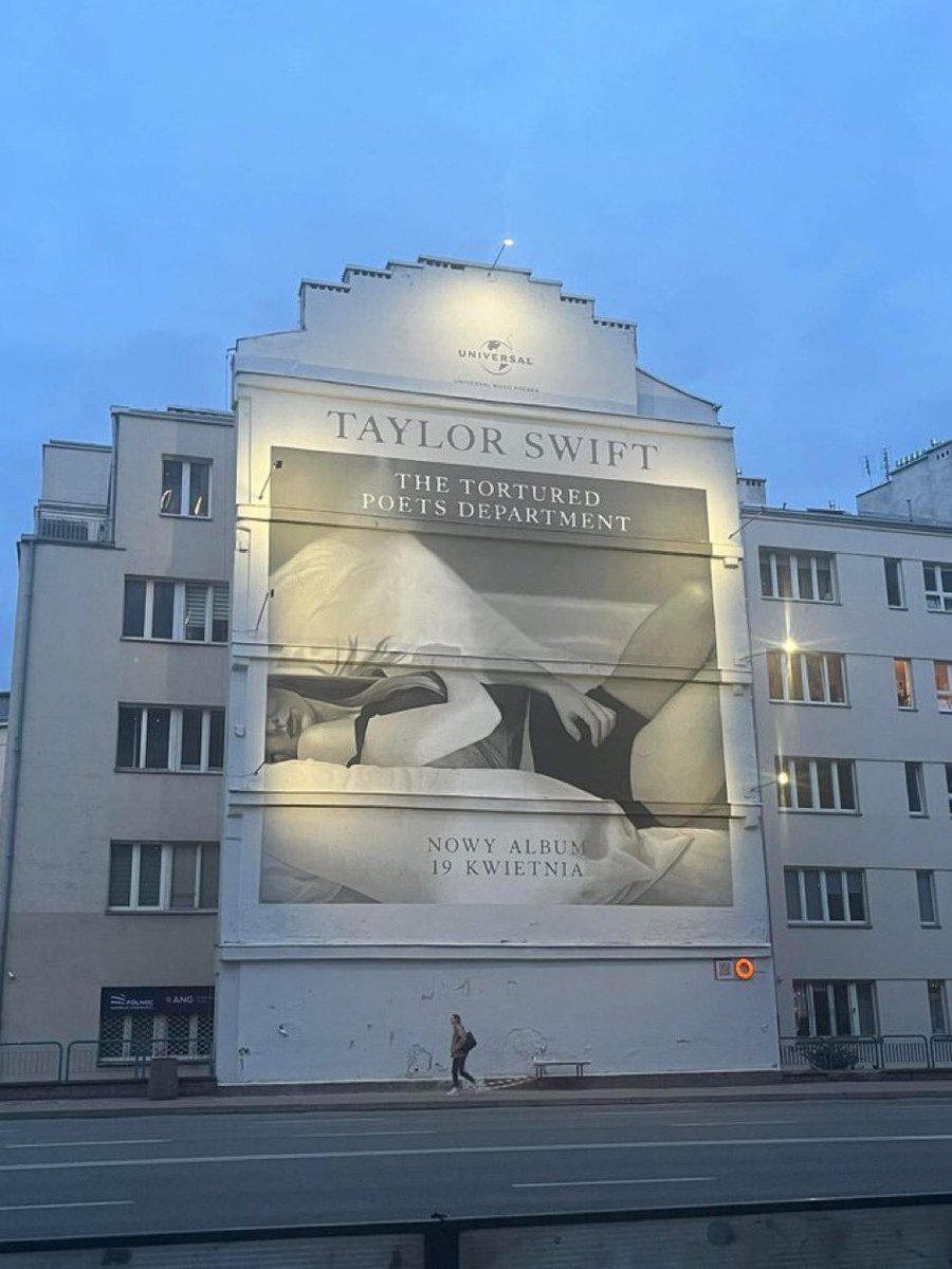 SwiftPL's tweet photo. Nic nie chcemy mówić, ale Polska 🇵🇱 ma najlepszy mural z Taylor Swift ❤️

Jeszcze raz dziękujemy @UMusicPolska ❤️ https://t.co/up7qxJH5DG