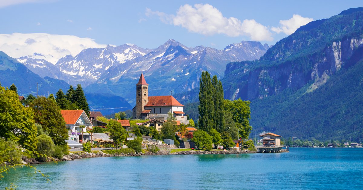 @danielleradin Hello from Switzerland 🇨🇭! It's a real gem, with its majestic mountains, peaceful lakes, delicious chocolate and so much more. A country with so many wonders to discover!