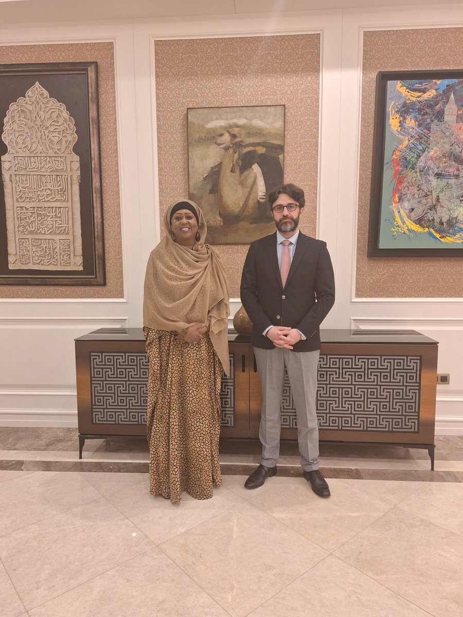 Waxan halkan salaan iyo mahadnaq uga dirayaa Ambassador Alber AKTAS,
Safiirka dawlladda Turkiya Somalia u fadhiya, oo xaruntiisa igu martiqaaday. Waxannu isdhaafsannay araa' iyo afkaar mirodhal ah. Markale aad ayaan ugu mahad-celinayaa Ambassador Alber Aktas iyo Safaaraddaba.