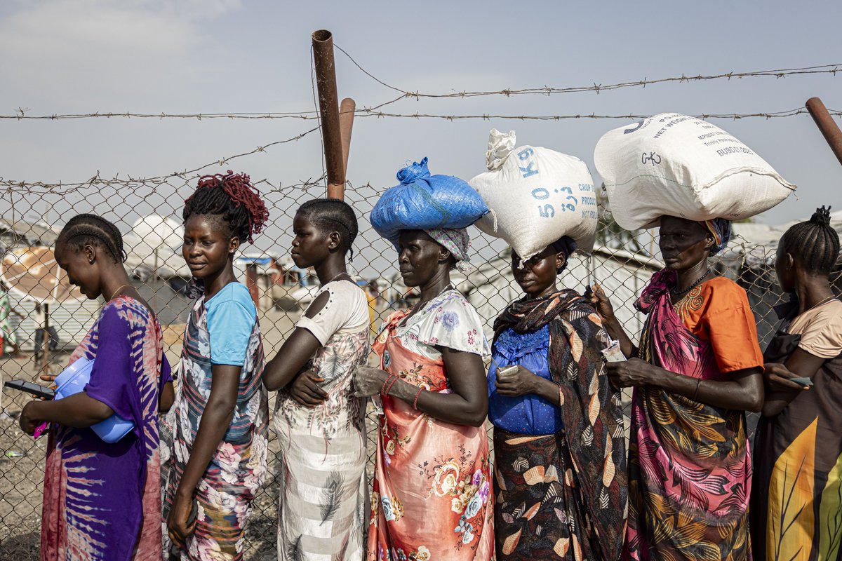 WFP continues to distribute food & cash as part of the lean season response in #SouthSudan 🔛Distributions are ongoing in Aweil East, Pibor, Abyei, Canal/Pigi, Koch, Leer, Mayendit & Twic🍲