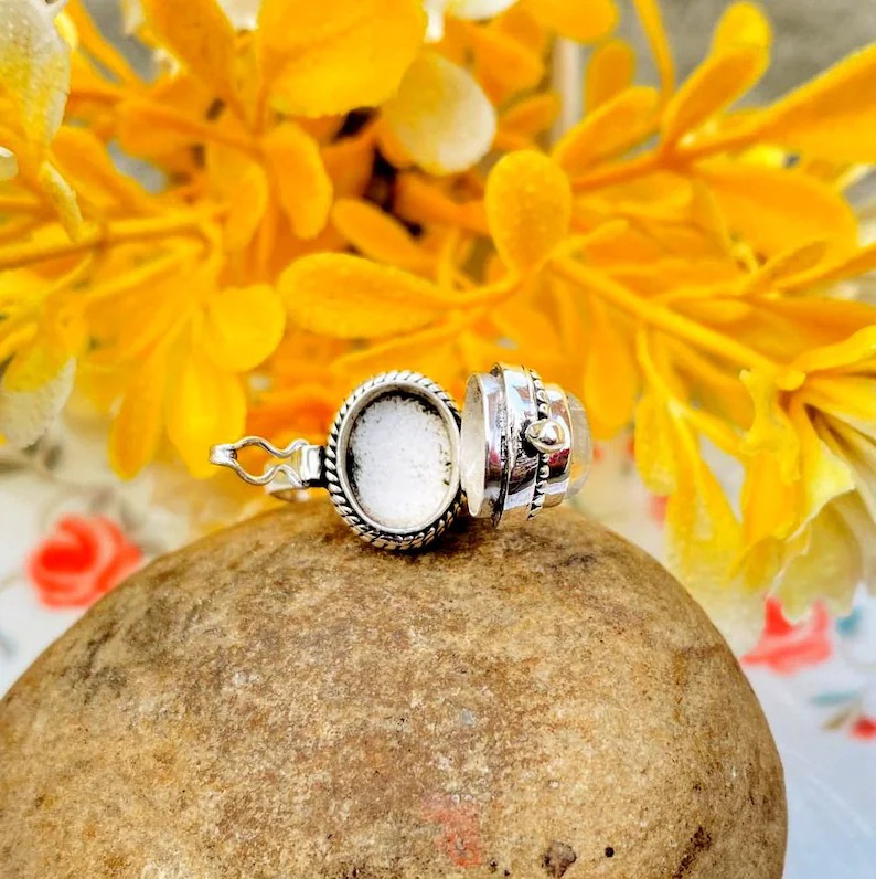 Moonstone Ring,925 Sterling Silver
Buy AT:

amazon.com/Moonstone-Ster…

#Moonstonegemstonering #Hiddencompartmentring #Bridesmaidgift #Dailywearring #Vintageboxjewelry #Giftforspecialone #Artdecoring #Giftforlover #Weddinggift #Engagementring #Ringforgift #Pillboxring #Authenticgift