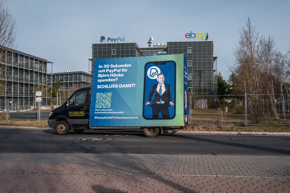 Wir als @BNBundestag haben Anfang März eine Kampagne gestartet, in der wir zusammen mit unseren Partnerorganisationen und mittlerweile mehr als 5.000 Menschen das Unternehmen @PayPalDE dazu aufrufen, die Konten der rechtsextremen AfD zu löschen - Thread