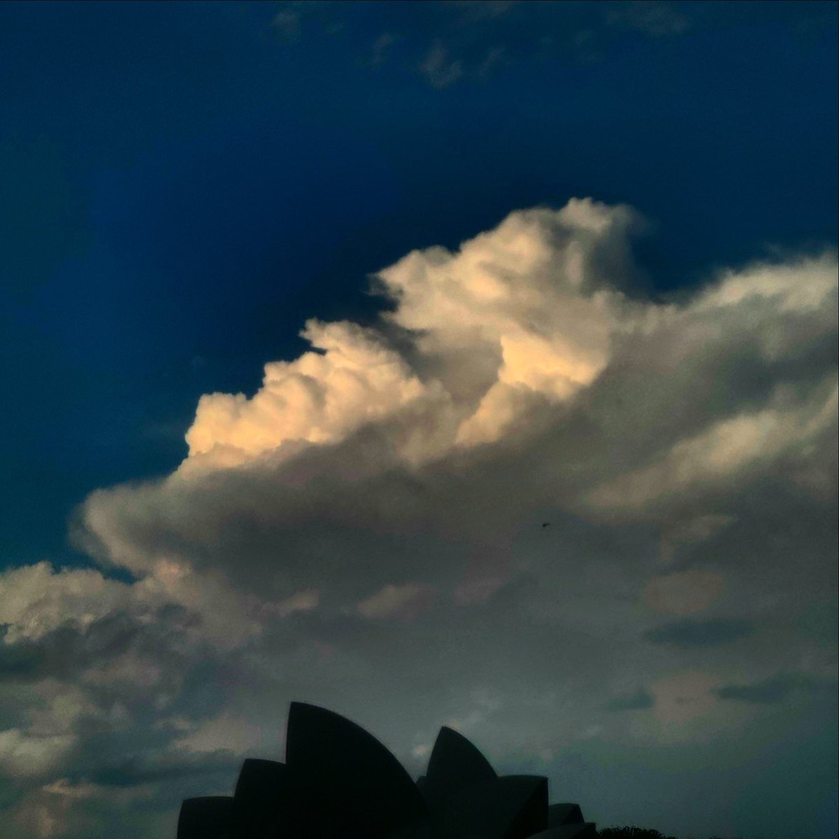 Storms comes, Storms goes #sydneystorms #sydneyoperahouse #storm #sydney #clouds
