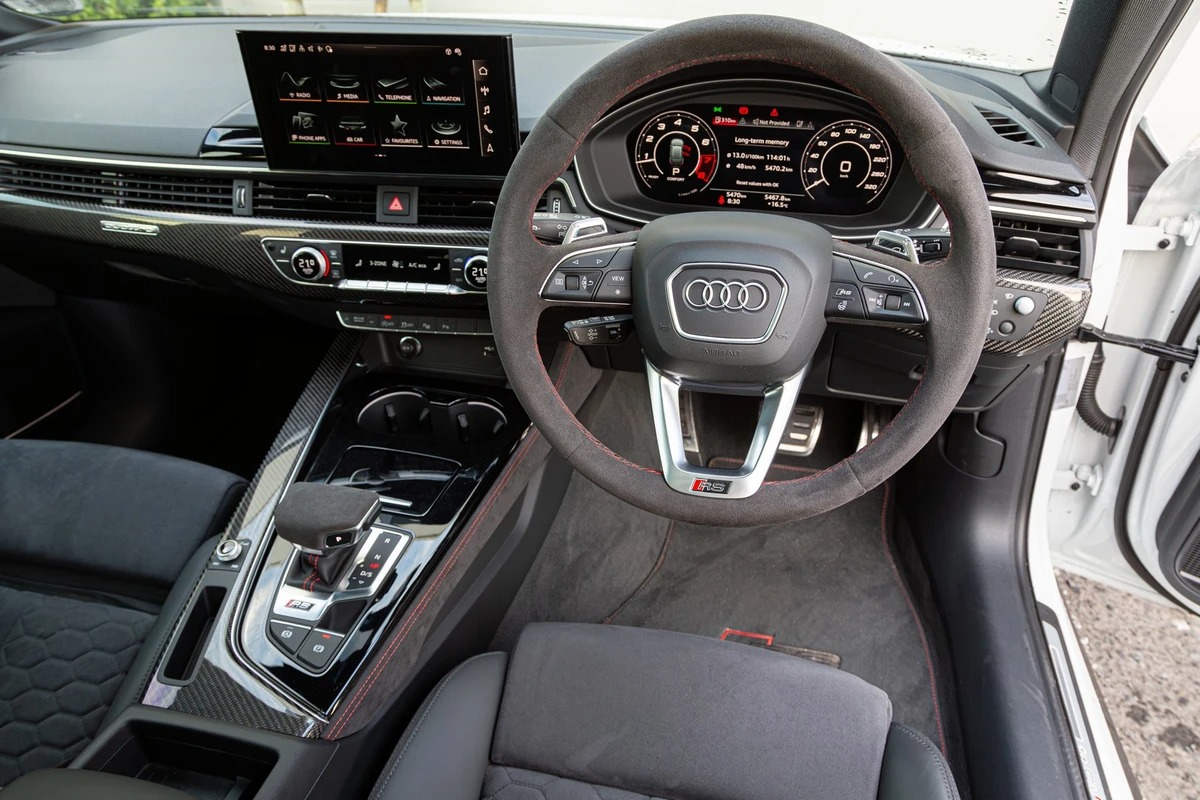 Does the @audisouthafrica RS4 still stir the soul, particularly when loaded with RS Competition Plus goodies? @HannesCars spent some quality time behind the wheel: bit.ly/RS424Review