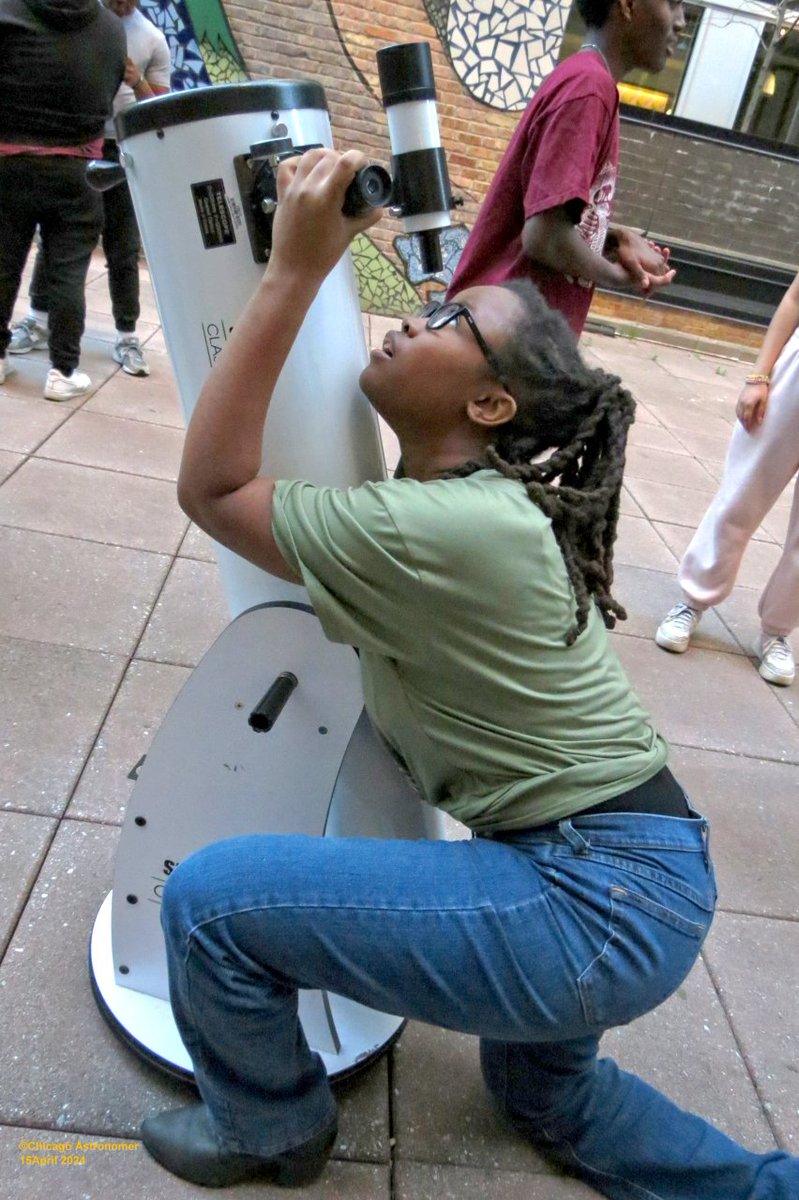 My ASM Astro teens learn to use telescopes in their 1st lesson... Details here: astronomer.proboards.com/post/23701/thr… The only dedicated Astronomy class in the city. Astro Joe @AftrSchoolMttrs