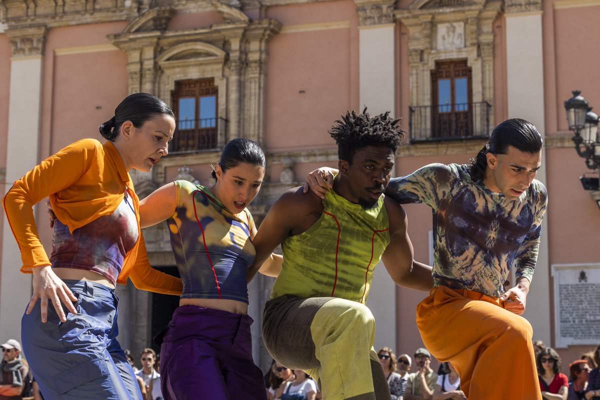 ¿Ya tienes las entradas para los espectáculos del Festival @DansaValencia?🖤🌫️ Hasta el 21 de abril puedes disfrutar de actuaciones de danza contemporánea en diferentes puntos de la ciudad. ¡Hazte con ellas!🎟️ visitvalencia.com/agenda-valenci…