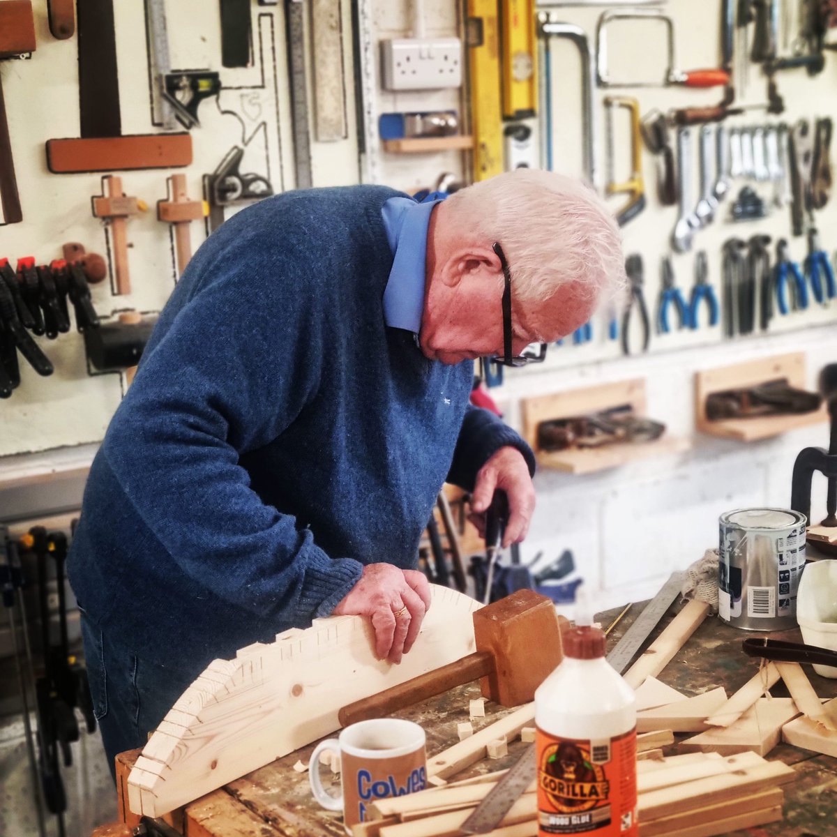 Peter gets stuck in 💪🙂

#meninsheds #mentalhealth #wellbeing #isleofwight #NationalLottery @TNLComFund @WestonFdn @Storeroom2010