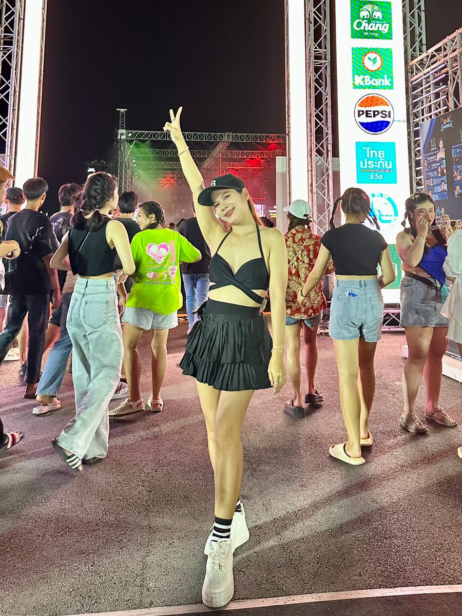aonsupapornn's tweet photo. ร้อนมากอยากโดนสาดด้วยน้ำแข็ง😎 #songkranfestival2024 #udtown #udonthani #thailand🇹🇭 #อุดรธานี https://t.co/cYXF0y2Tyu