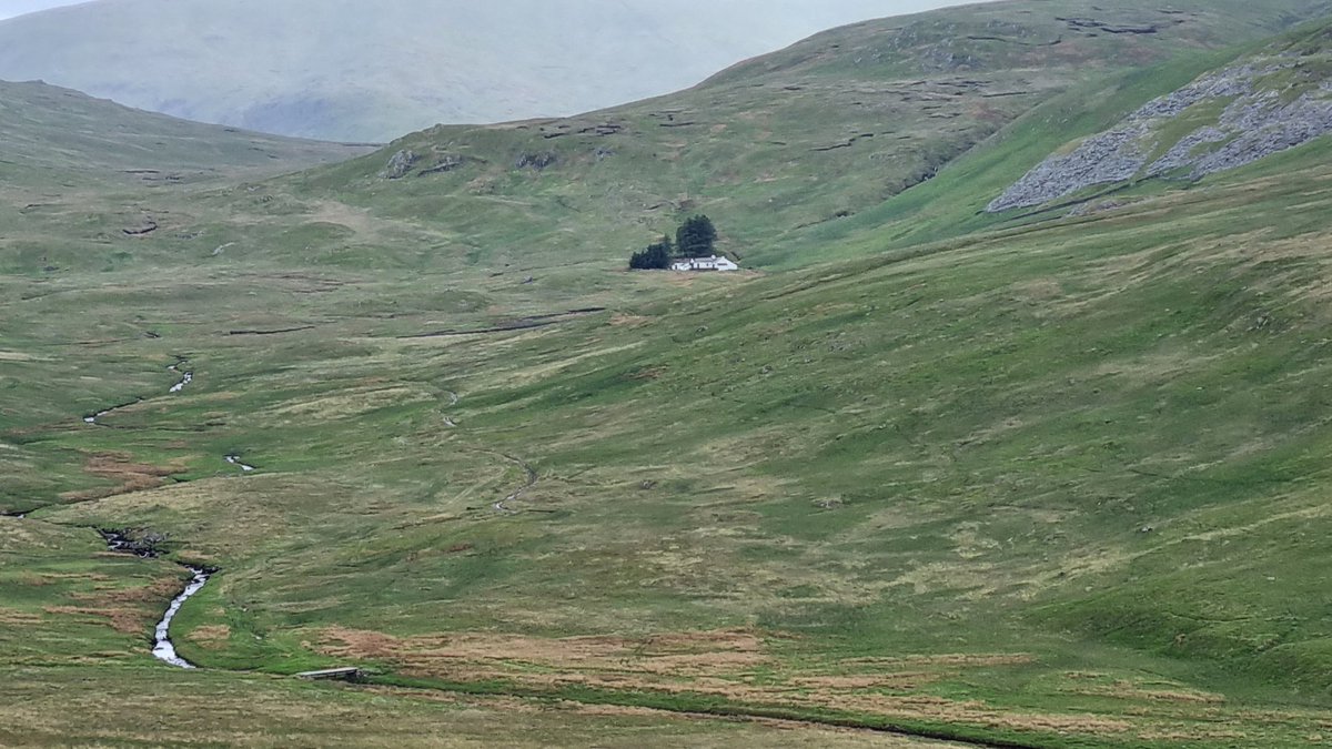 There's remote.. and then there's Mosedale cottage. This was the last stop for the rural postman when a shepherd lived there. It is now a bothy (shelter) for walkers. Hear about postal paths on Open Country (Radio 4 at 3pm today or on BBC Sounds) #Cumbria bbc.co.uk/programmes/m00…