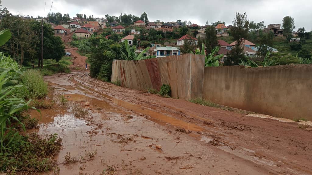Burundi VS Rwanda  
Burundi we have tarmac road and you?? 😂😂
#Trending #Kigali #bujumbura