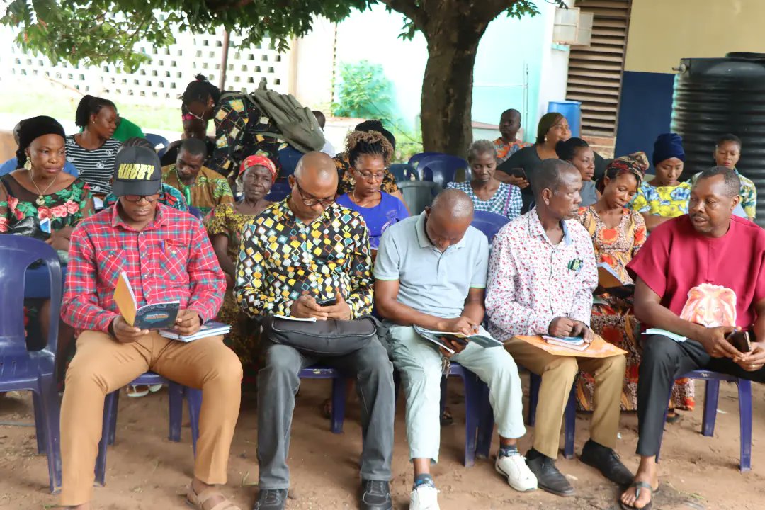 EcoHomef's tweet photo. "Can Nigeria improve and sustain agricultural productivity using agroecological principles?"
This is one major question that farmers in Enugu State debated on yesterday at our practical agroecology training with them. 
About 90% of the farmers maintained that it was possible. https://t.co/qXysU12w4z