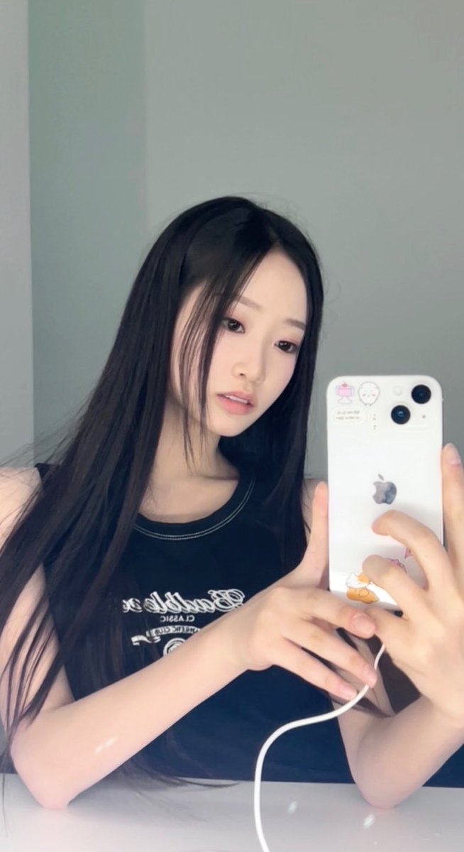 chxrxry's tweet photo. 김채은 거울샷을 사랑함

#KIMCHAEEUN #김채은 
#ILAND2 #아이랜드2 https://t.co/hWDXyQVdQR