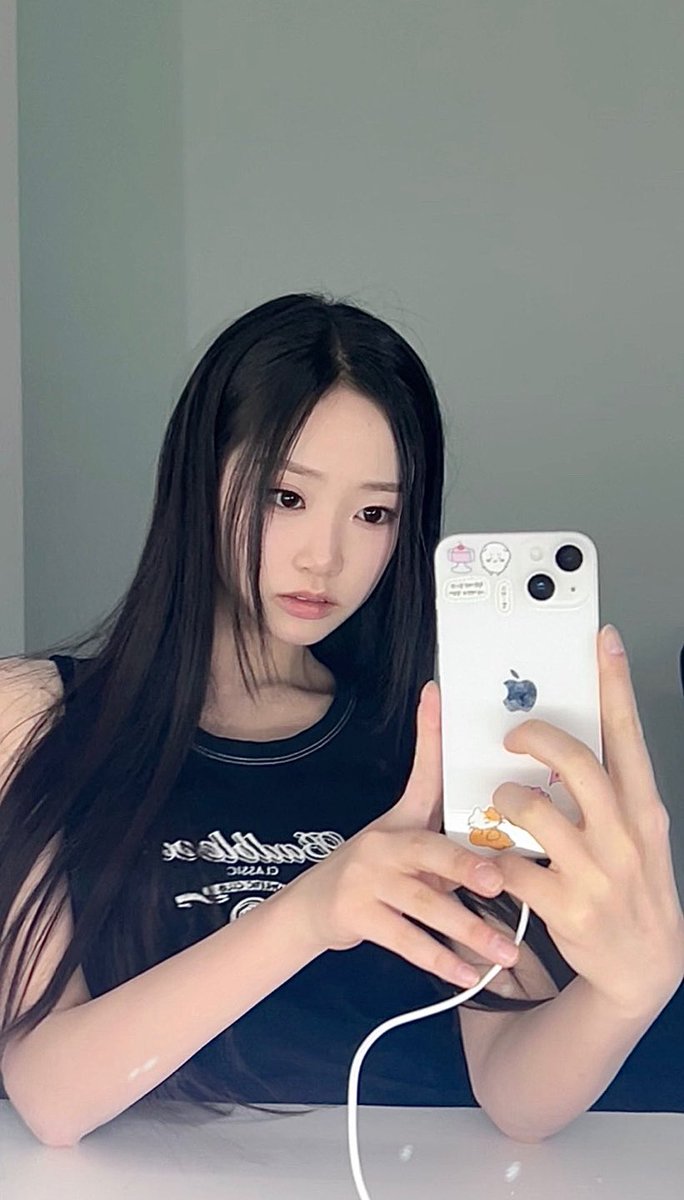 chxrxry's tweet photo. 김채은 거울샷을 사랑함

#KIMCHAEEUN #김채은 
#ILAND2 #아이랜드2 https://t.co/hWDXyQVdQR