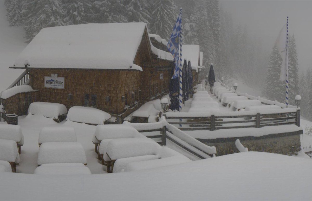 Zoveel sneeuw lag er afgelopen winter zelden. Lenggries, Beierse Alpen op 1362 meter.