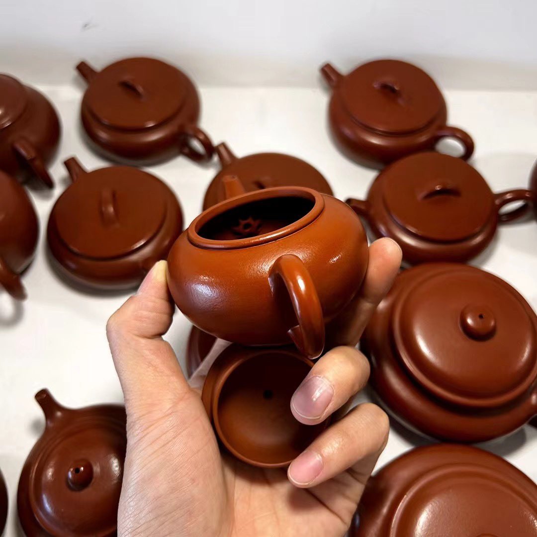 SherryLu1101's tweet photo. 130cc小水平,太可爱了,手工内推
#teapot #teaset #porcelain #ceramics #chineseculture #export #trade #teaculture #handcrafted #teaware #treasure #art #zisha #daily #post #tealife #handmade #craft #handcraft #artwork #gift #present #commemorate https://t.co/F27MyjRRj8