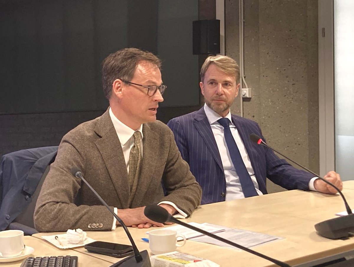 Yesterday the Swedish 🇸🇪 ambassador@ambsenl and I gave a presentation to staffers at Dutch parliament  about #NordicDefensePolicy in light of #geopolitical changes. Focus on #Nordefco, #Arctic and 🇩🇰 joining EU #CSDP and 🇸🇪 #NATO