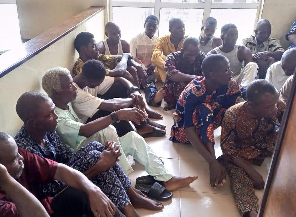 The Police in Ibadan, yesterday, arraigned 29 suspected Yoruba nation agitators before the Chief Magistrate's Court sitting in Ibadan for their involvement and roles in aborted invasion of Oyo State government Secretariat on Saturday, April 13. guardian.ng/news/29-yoruba…