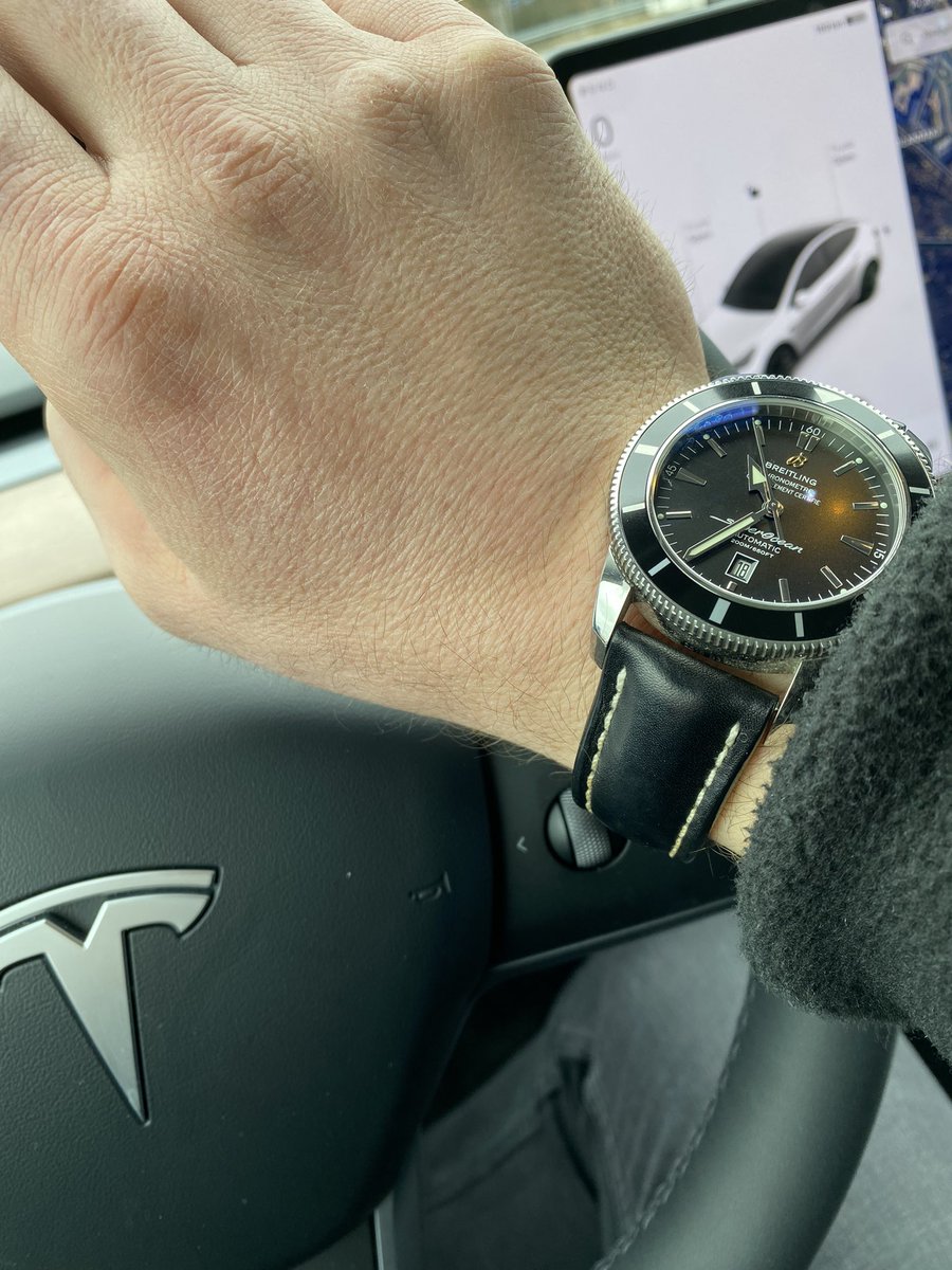 Tiukukuva. #Tesla & #Breitling - maailma on täynnä valintoja. 🫡