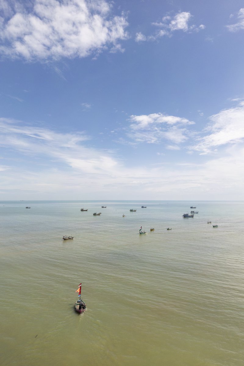 Photosotry: Merayakan sedekah laut dengan pawai dan larung sesaji tadi pagi.

<a href="/OrangRembang/">Orang Rembang</a> 
<a href="/rembangkab/">Pemkab Rembang</a> 
<a href="/Visitrembang_ID/">Visitrembang</a> 

📌 Tasikagung, Rembang

#travelphotography 
#documentaryphotography 
#WednesdayFeeling 
#streetphotography