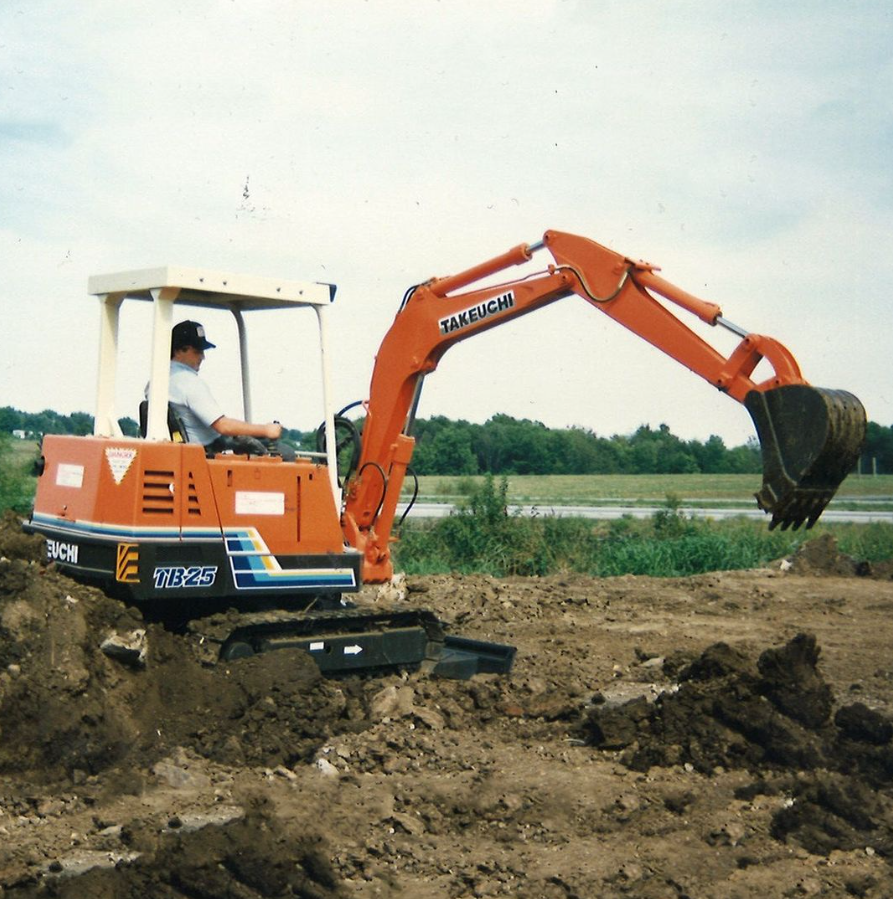 CBLCentralParts's tweet photo. Giving you a major throwback this Thursday! ⏪
Takeuchi excavators have always been the go-to choice. What digger did you have back in the day? 👀
Photo credit: TakeuchiUS
#throwbackthursday #diggerlife #excavator #takeuchi #plantmachinery #civilengineering #diggeroperator https://t.co/ubGiXExMQf