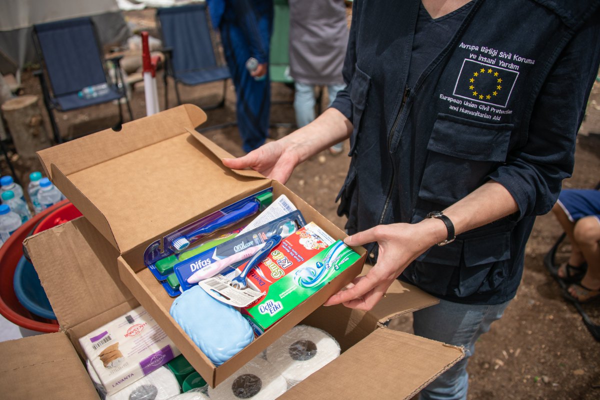After the earthquake in Türkiye, the demand for hygiene essentials, such as personal care items and cleaning products is immense. This is why @diakoniekh and @Support2Life distributed kits to over 42 thousand people, thanks to the EU’s @eu_echo financial support.