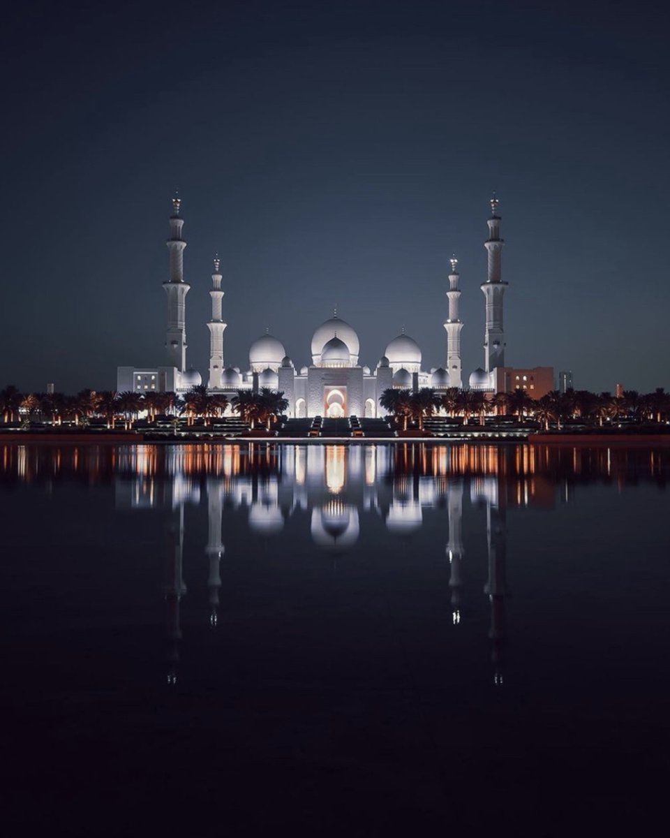Beautiful reflection photo by <a href="/shaijieee/">Abdullah M. Alshayji</a> 
#iPhone #Reflection #photograghy