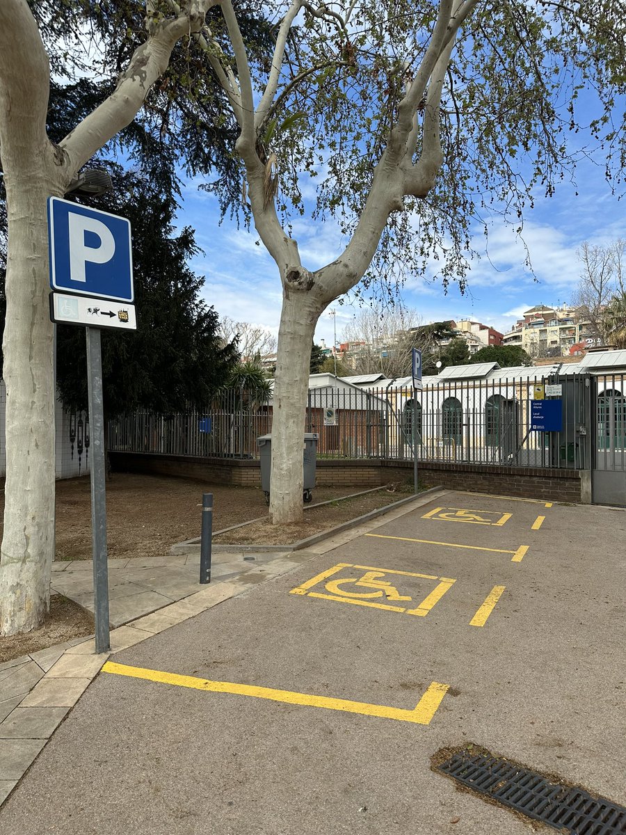 Volem més parcs inclusius i accessibles!! El Parc de les Aigües del barri del Baix Guinardó compta amb un accés adaptat a les persones amb mobilitat reduïda. Tot i així, encara no és possible accedir a totes les terrasses i zones del parc. #sharediversitas #diversitatuoc1