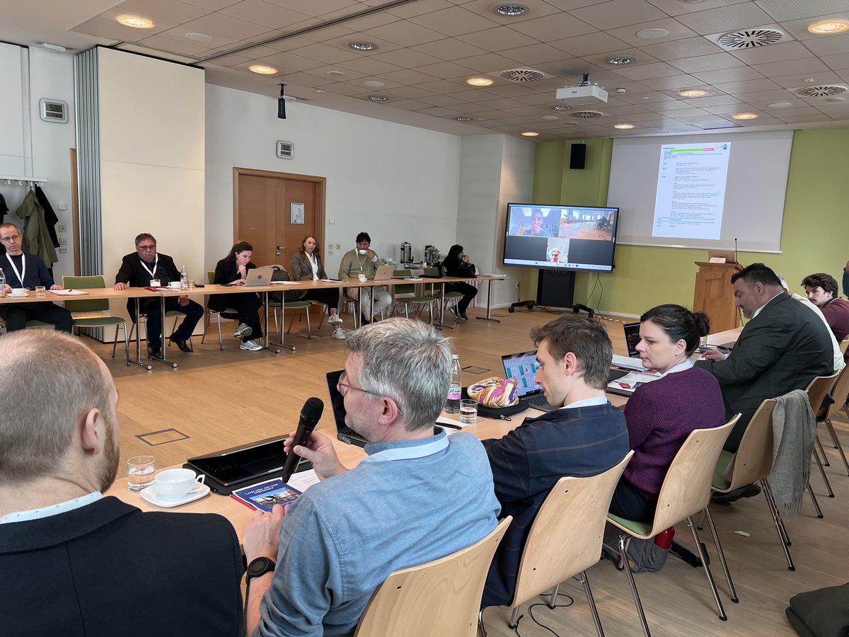 🙃Over 20 people, 11 partner institutions, 7 presentations and countless exchanges. We are at the halfway point, and it's time to discuss the first results together! #LEGITIMULT #midtermconference
with @InEthnicStudies