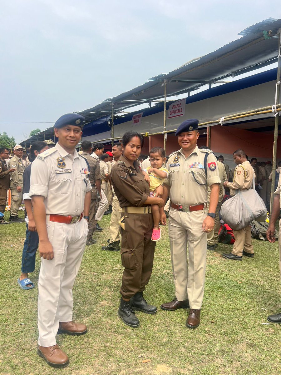 Call for duty. A woman Police Officer with her 20 months old son is ready for Election Duty at Distribution Centre, Furkating College, Golaghat. #WomenPower #GPE2024 @assampolice @DGPAssamPolice @gpsinghips @d_mukherjee_IPS